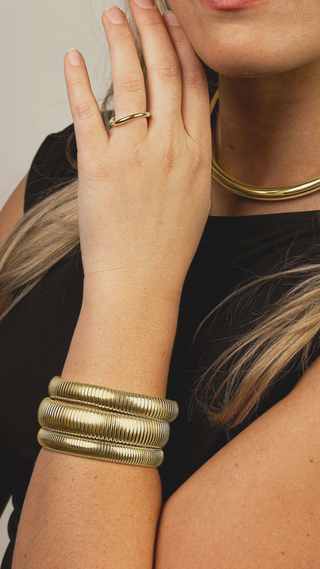 Maev Bangle L