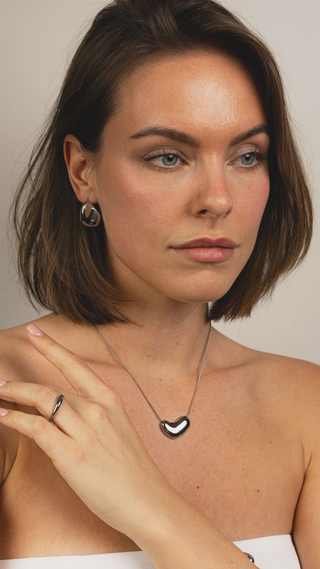 Veyna Necklace